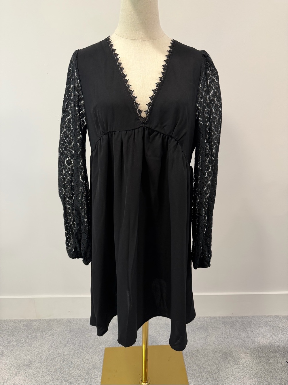 SHEIN Black V-Neck Lace Sleeve Mini Dress